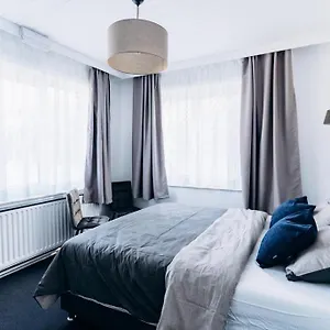  Hotel Atomihotel: Contemporary Comfort Steps From The Atomium! Belgique