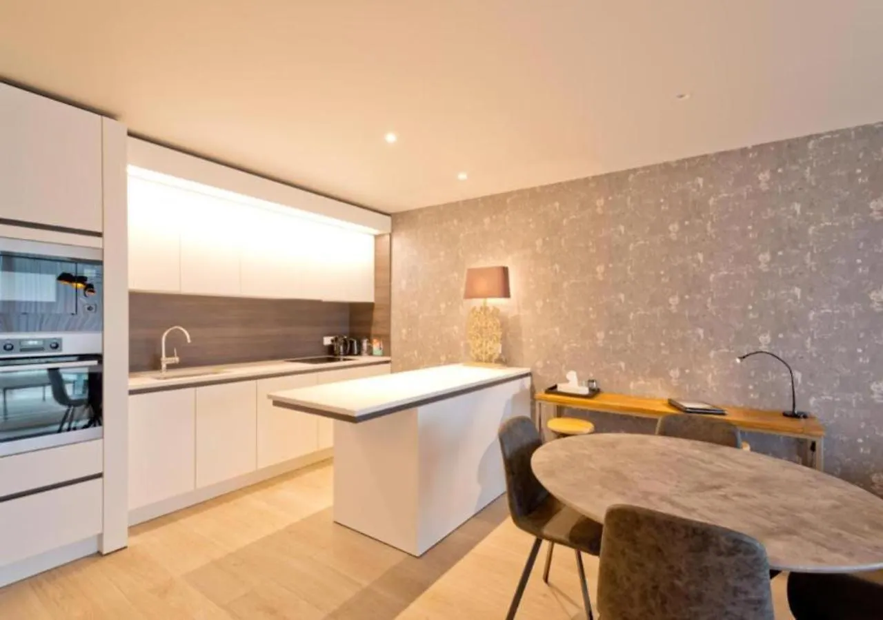 Acropolis - Luxury Appartments I Hotelservice And Parking 米德尔克尔克 4*,  比利时